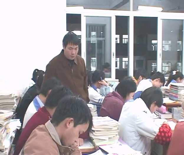 高三.Senior.Year.2005.DVDRip.国语中字.mkv2_20240728_174411.945.jpg