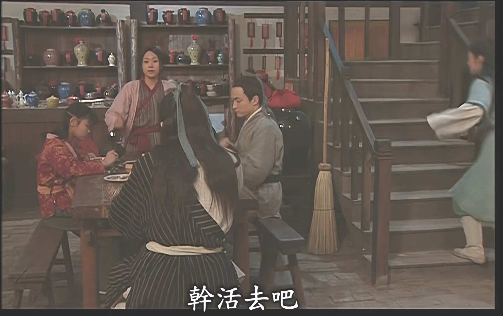 武林外传 - S01E01 - 郭女侠怒砸同福店，佟掌柜妙点迷路人.mkv_20240803_175205.572.jpg