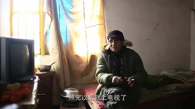 【获奖纪录片】《边城》(2013) ——长沙火车站流浪者们的春节.mp4_20241005_162608.719.jpg